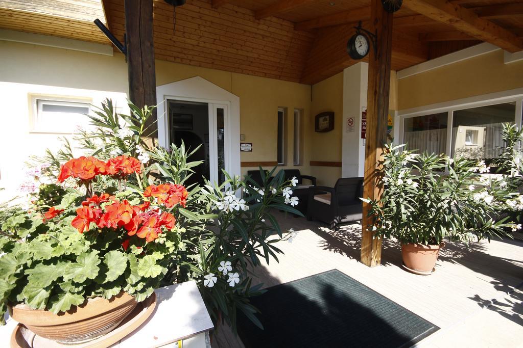Parti Panzio Hotel Tata Exterior photo